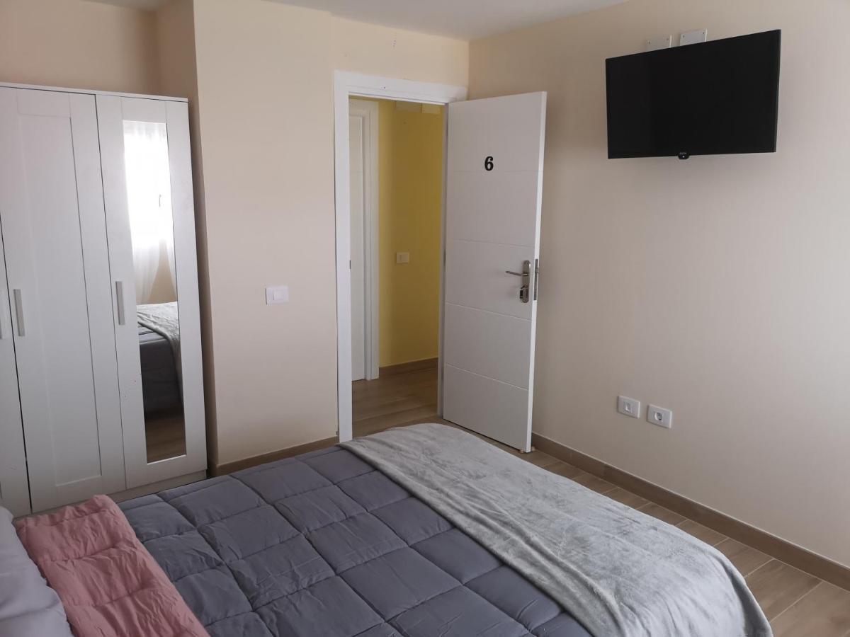 Hostal Mari En La Laguna, Alquiler Habitacion Privada En Hostal, 6 Habitaciones Cerca De La Universidad Y Aeropuerto Norte, 3 Banos Compartidos Сан-Кристобаль-де-Ла-Лагуна Экстерьер фото