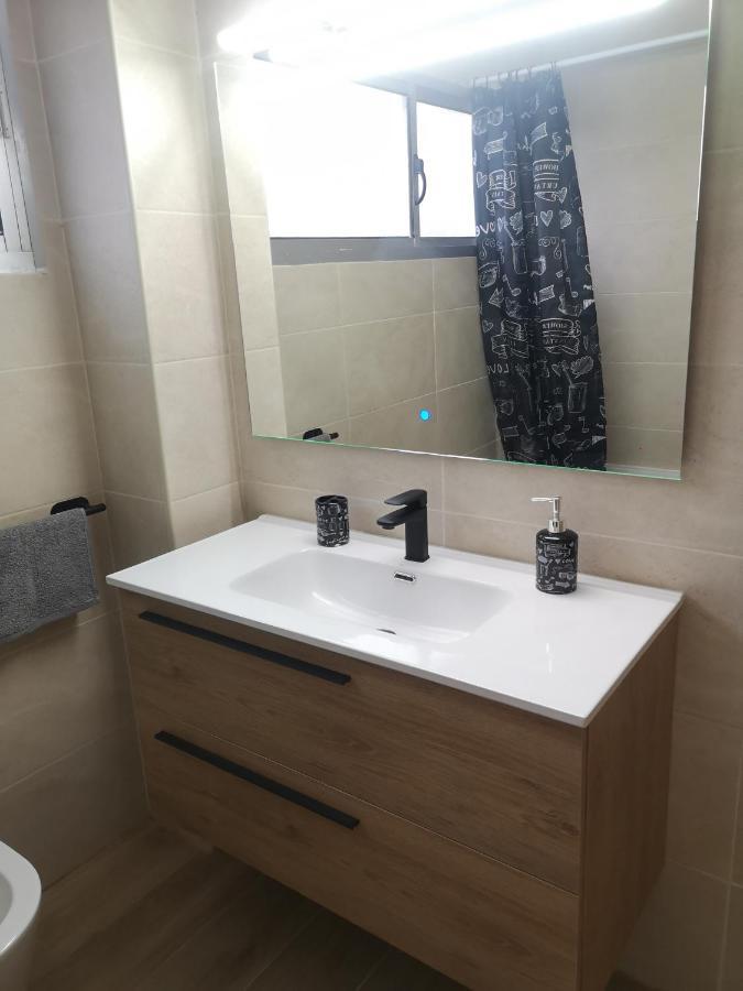 Hostal Mari En La Laguna, Alquiler Habitacion Privada En Hostal, 6 Habitaciones Cerca De La Universidad Y Aeropuerto Norte, 3 Banos Compartidos Сан-Кристобаль-де-Ла-Лагуна Экстерьер фото