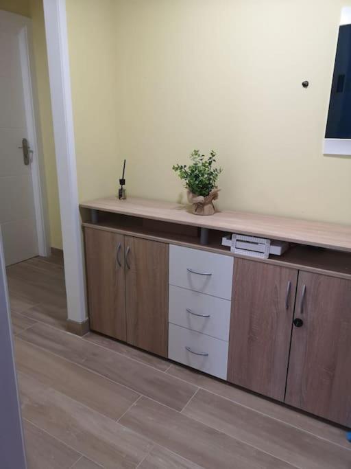 Hostal Mari En La Laguna, Alquiler Habitacion Privada En Hostal, 6 Habitaciones Cerca De La Universidad Y Aeropuerto Norte, 3 Banos Compartidos Сан-Кристобаль-де-Ла-Лагуна Экстерьер фото