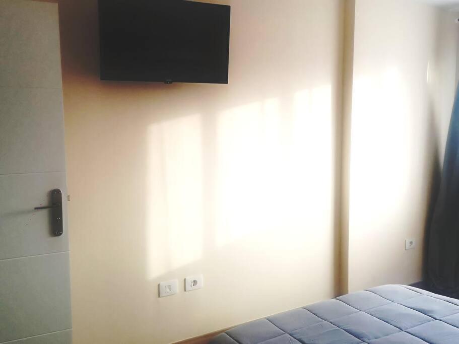 Hostal Mari En La Laguna, Alquiler Habitacion Privada En Hostal, 6 Habitaciones Cerca De La Universidad Y Aeropuerto Norte, 3 Banos Compartidos Сан-Кристобаль-де-Ла-Лагуна Экстерьер фото